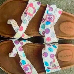 Madden Girl smiley Face Sandals Girls size 4